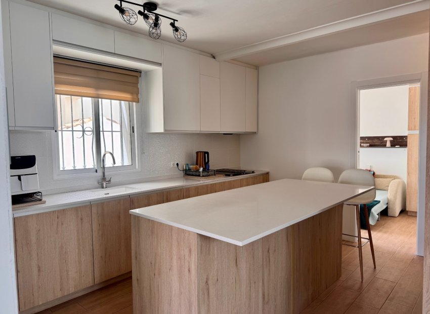 Resale - Villa - Villamartín