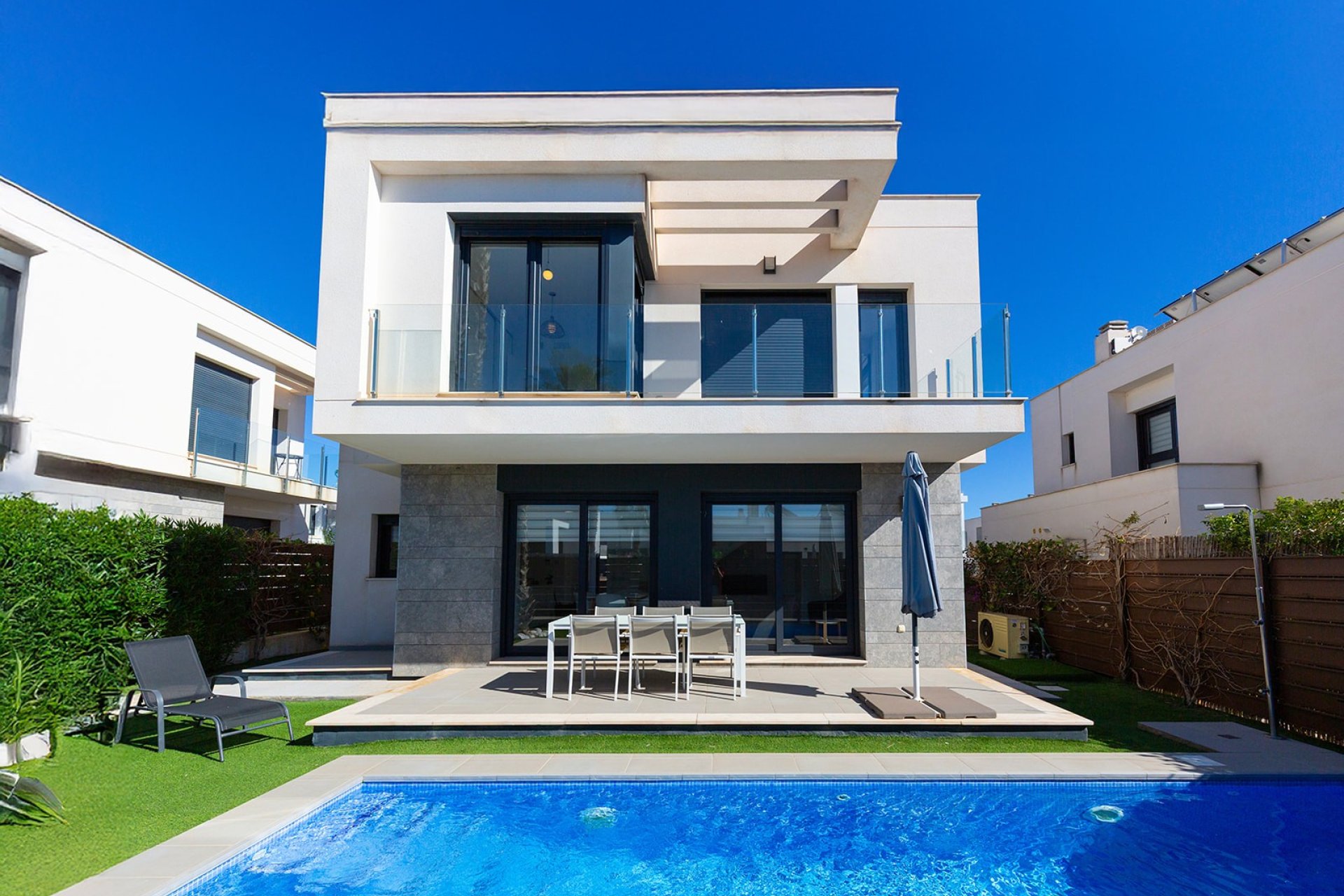 Resale - Villa - Vistabella