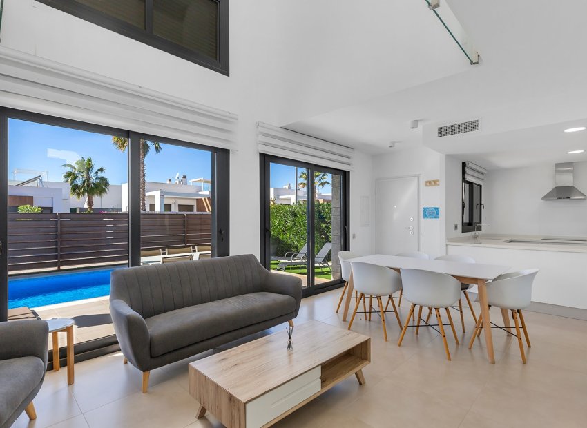 Resale - Villa - Vistabella