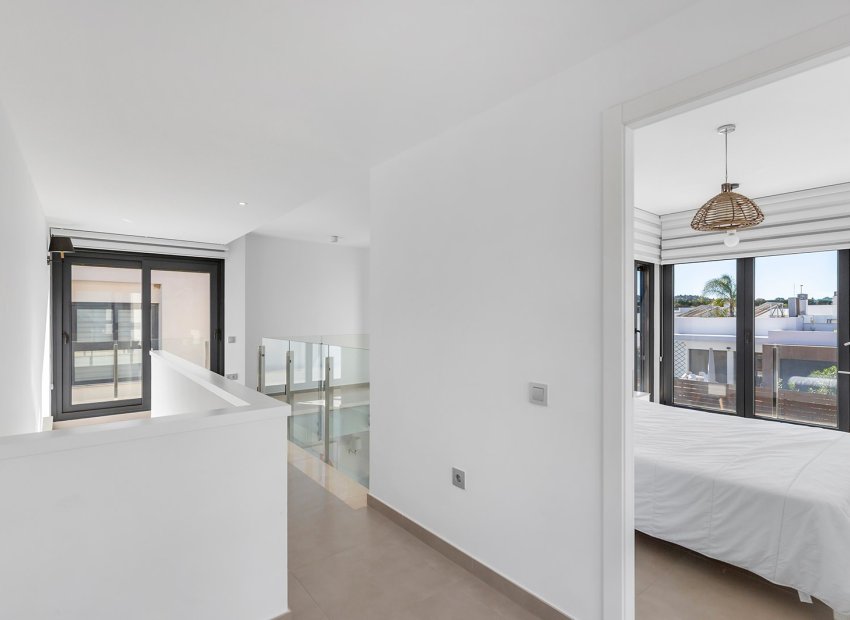 Resale - Villa - Vistabella