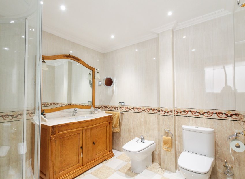 Reventa - Apartamento / piso - Alicante - - Centro  -