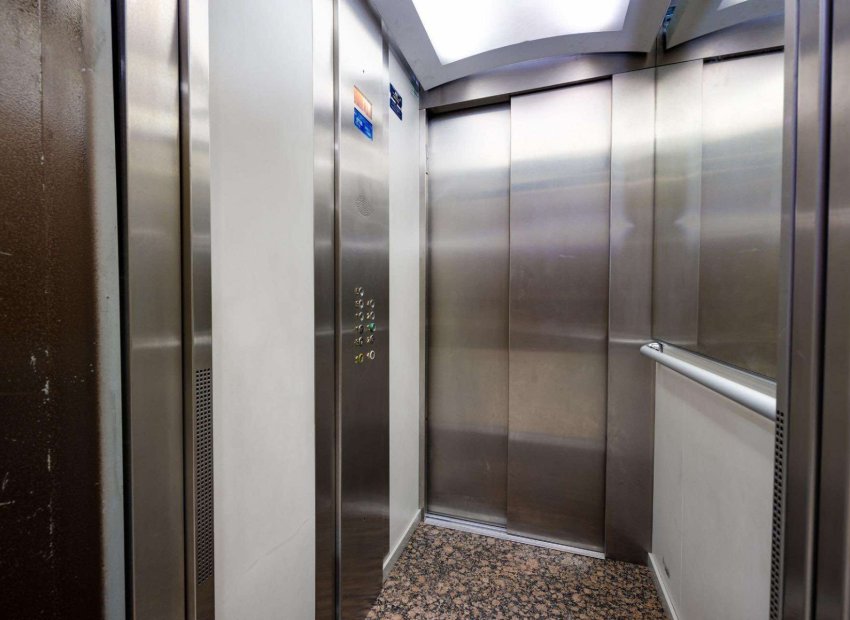 Reventa - Apartamento / piso - Torrevieia - Center