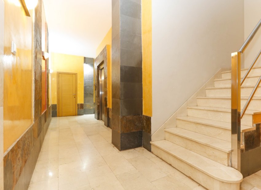 Reventa - Apartamento / piso - Torrevieia - Center