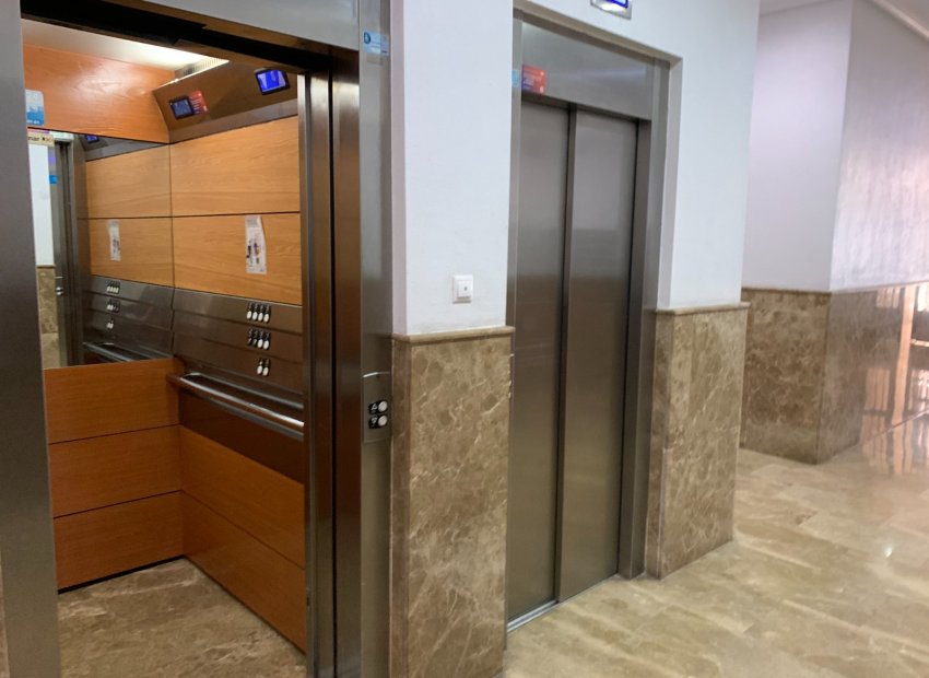 Reventa - Apartamento / piso - Torrevieia - Center