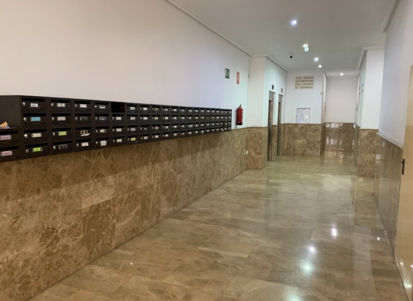 Reventa - Apartamento / piso - Torrevieia - Center