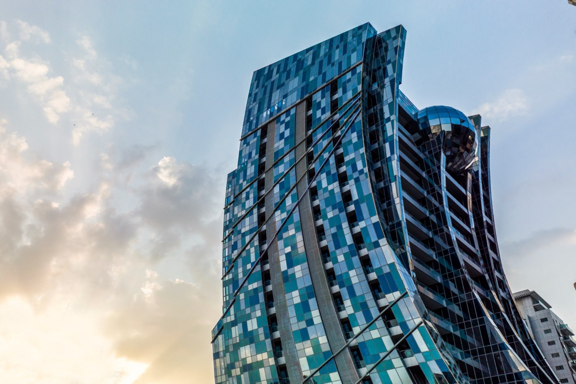 Reventa - Apartments - Flats - Dubai