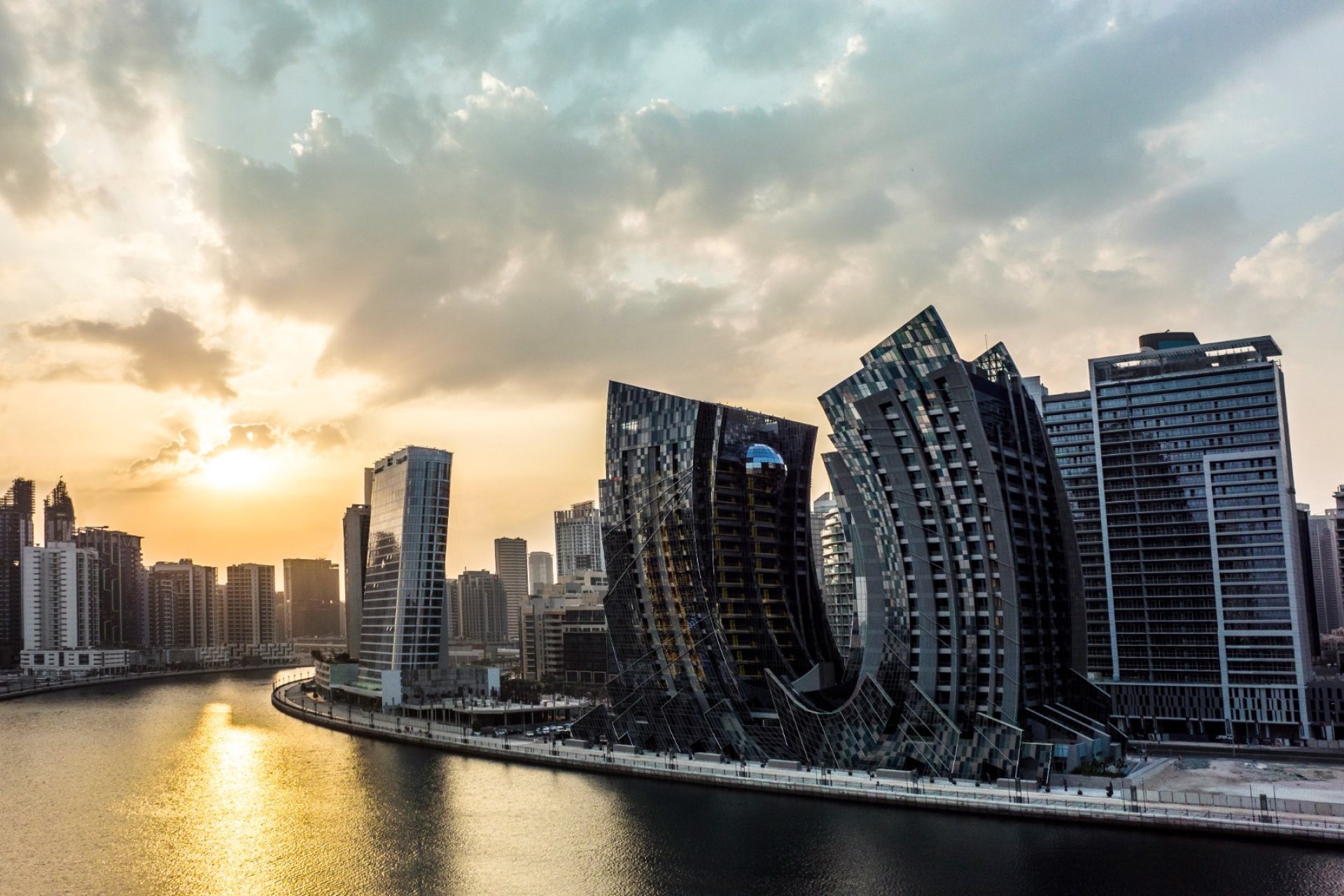 Reventa - Apartments - Flats - Dubai