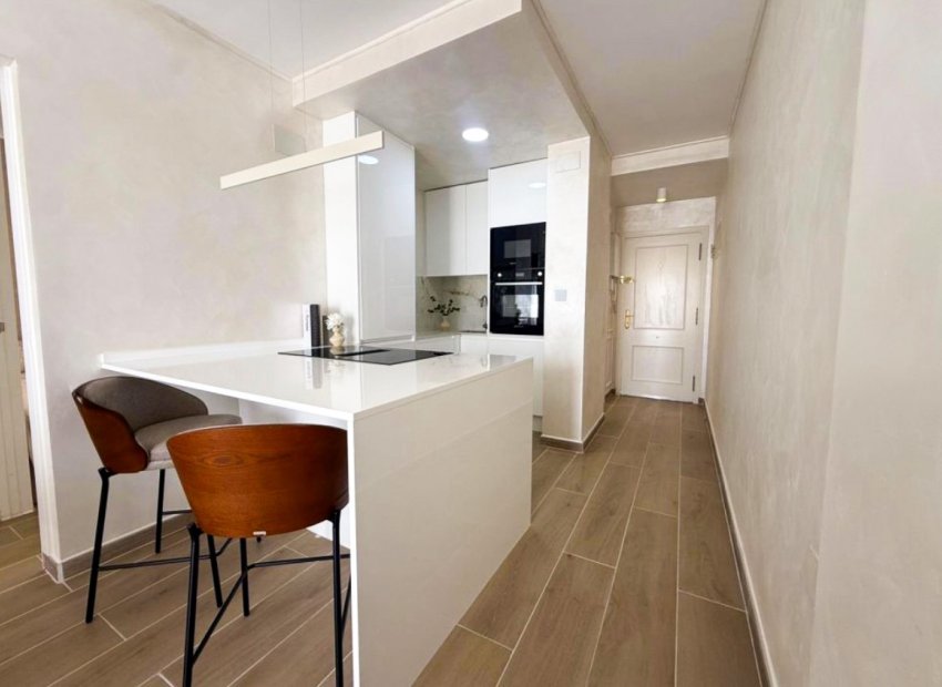 Reventa - Apartments - Flats - Torrevieia - Center