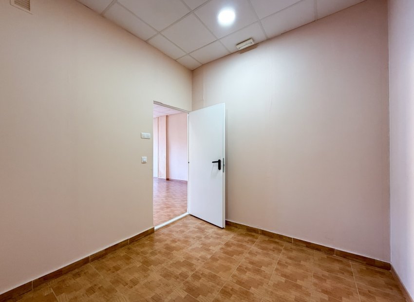 Reventa - Comercial - Águilas - Paseo Parra