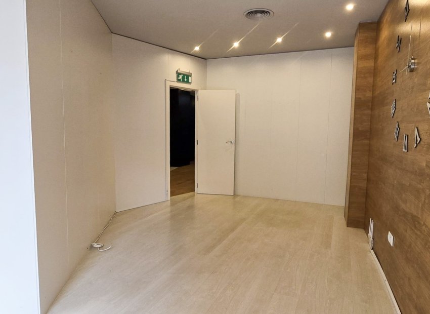 Reventa - Comercial - Guardamar del Segura - Center