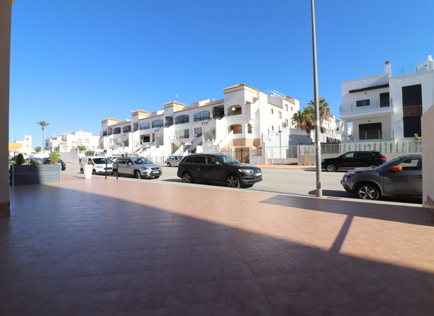 Reventa - Comercial - Los Montesinos - Laguna Green