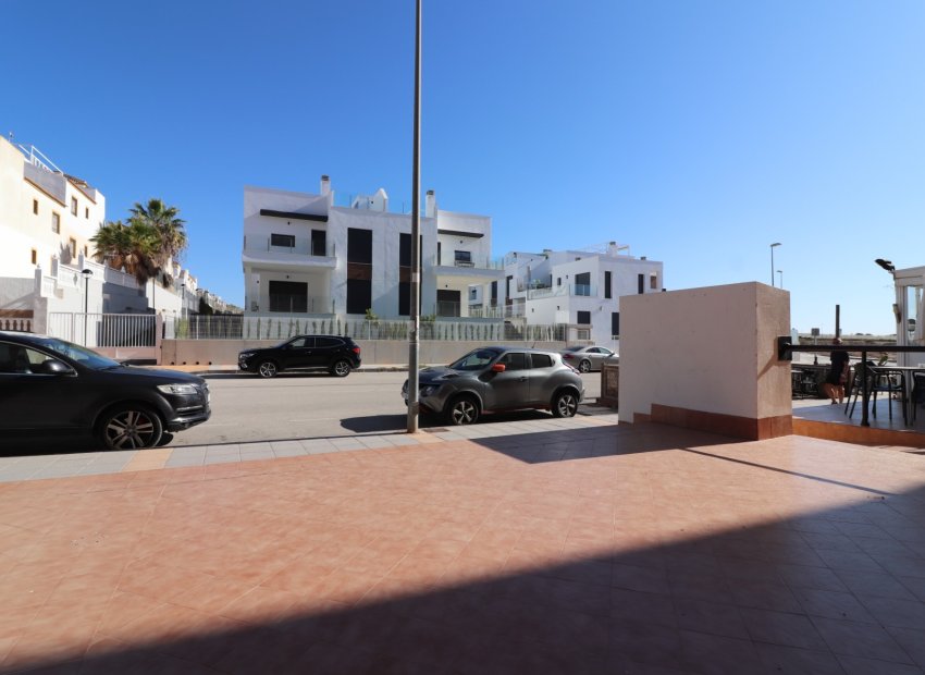 Reventa - Comercial - Los Montesinos - Laguna Green