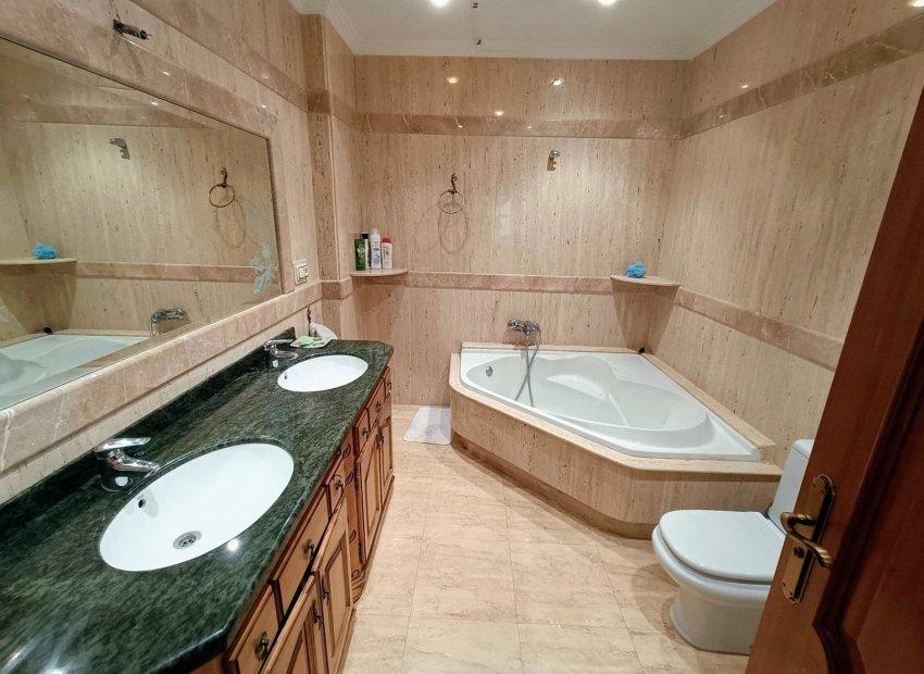 Reventa - Townhouse / Duplex - Algueña