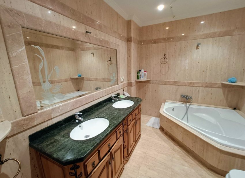 Reventa - Townhouse / Duplex - Algueña