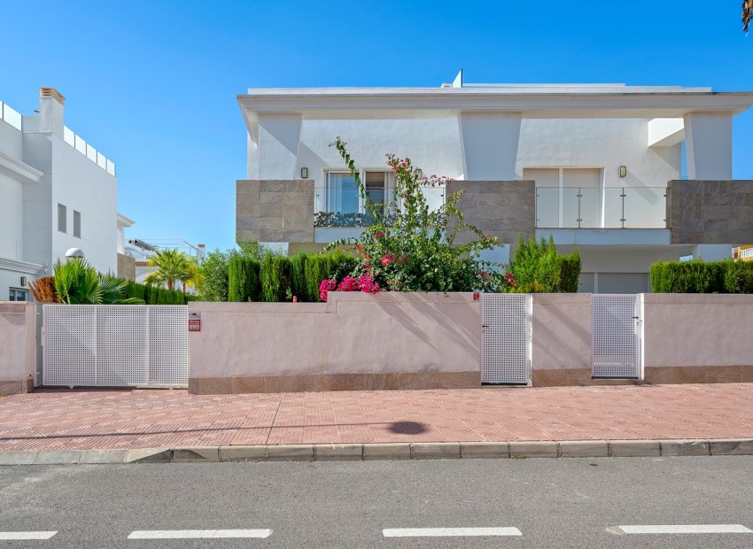 Reventa - Townhouse / Duplex - Ciudad Quesada - Doña Pepa