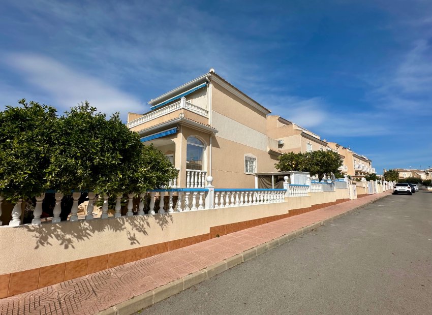 Reventa - Townhouse / Duplex - Ciudad Quesada - Doña Pepa
