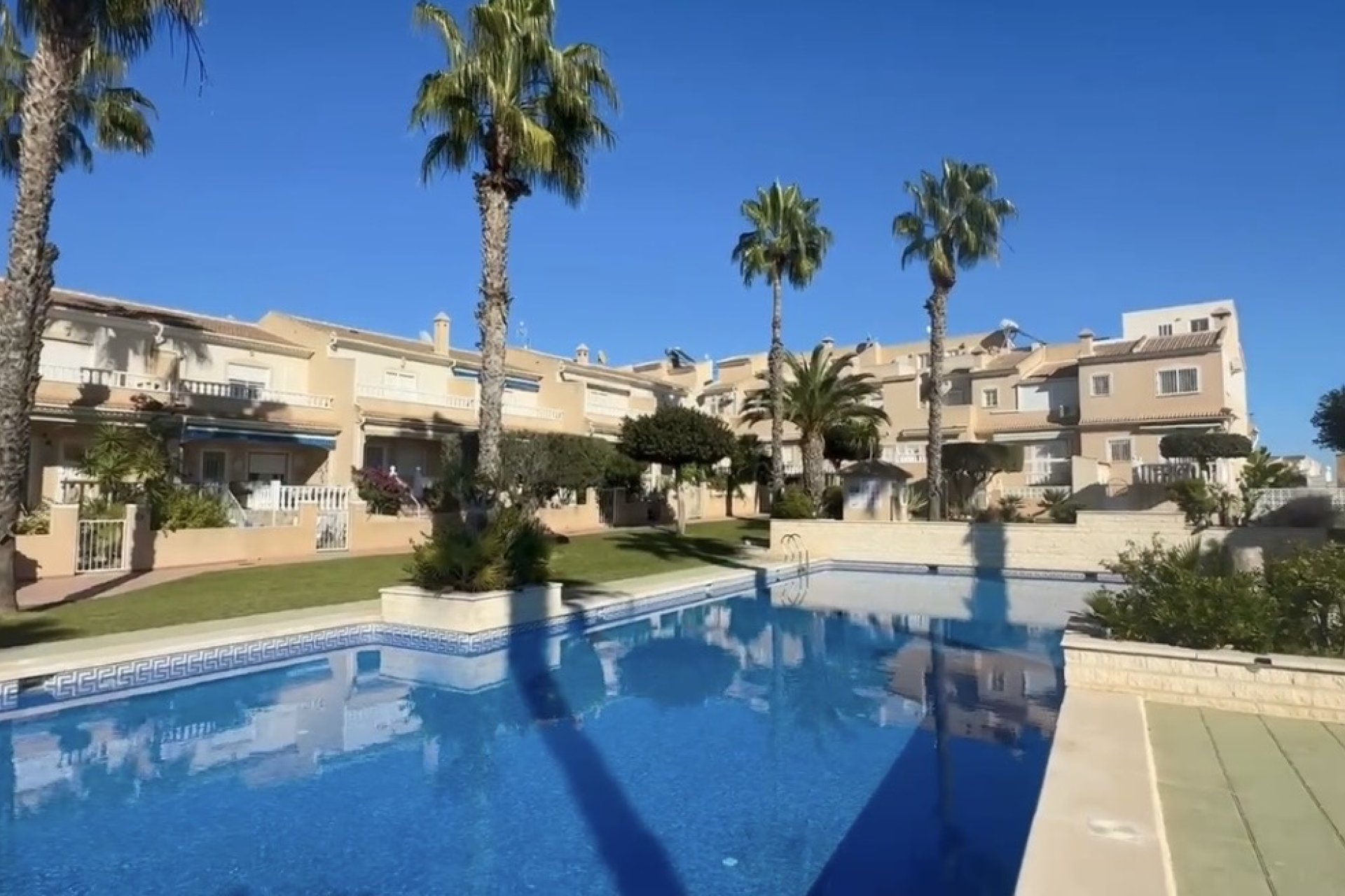 Reventa - Townhouse / Duplex - Ciudad Quesada - Doña Pepa