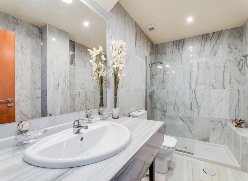 Reventa - Townhouse / Duplex - Estepoa - Selwo