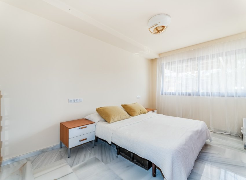 Reventa - Townhouse / Duplex - Estepoa - Selwo