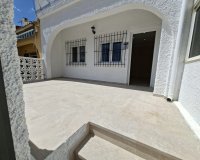 Reventa - Townhouse / Duplex - La Marina - La Marina - Urbanization