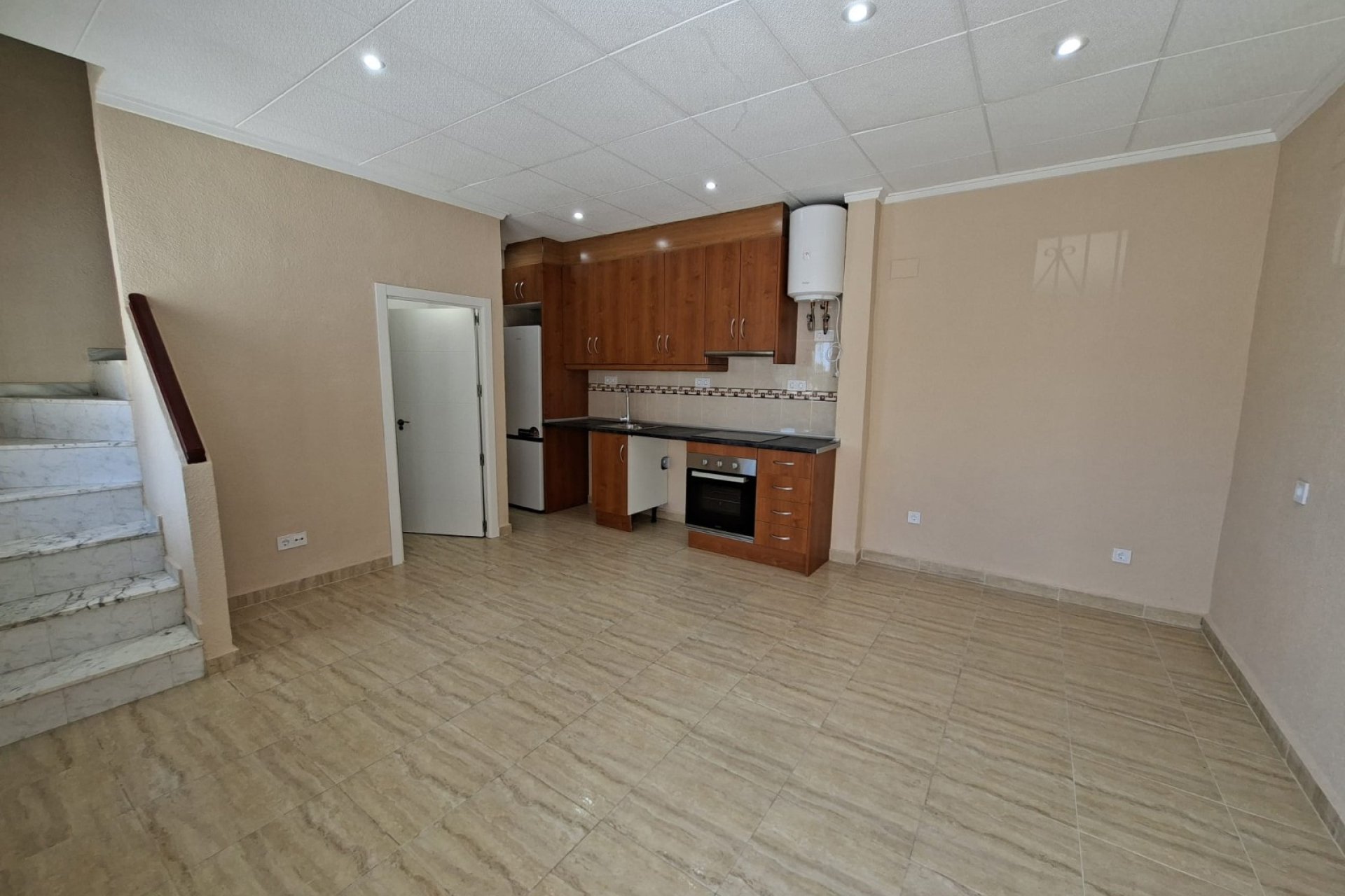 Reventa - Townhouse / Duplex - La Marina - La Marina - Urbanization