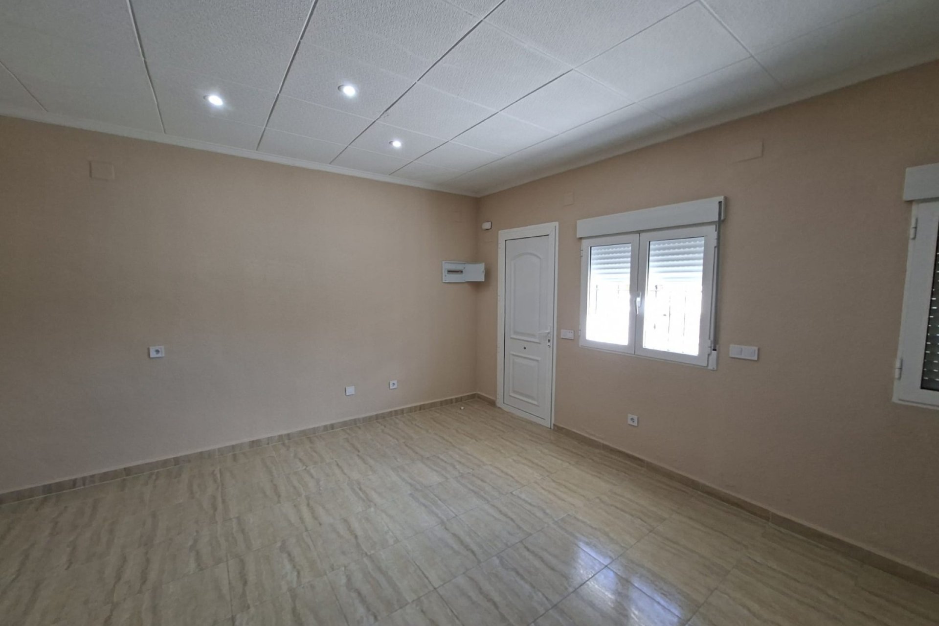 Reventa - Townhouse / Duplex - La Marina - La Marina - Urbanization