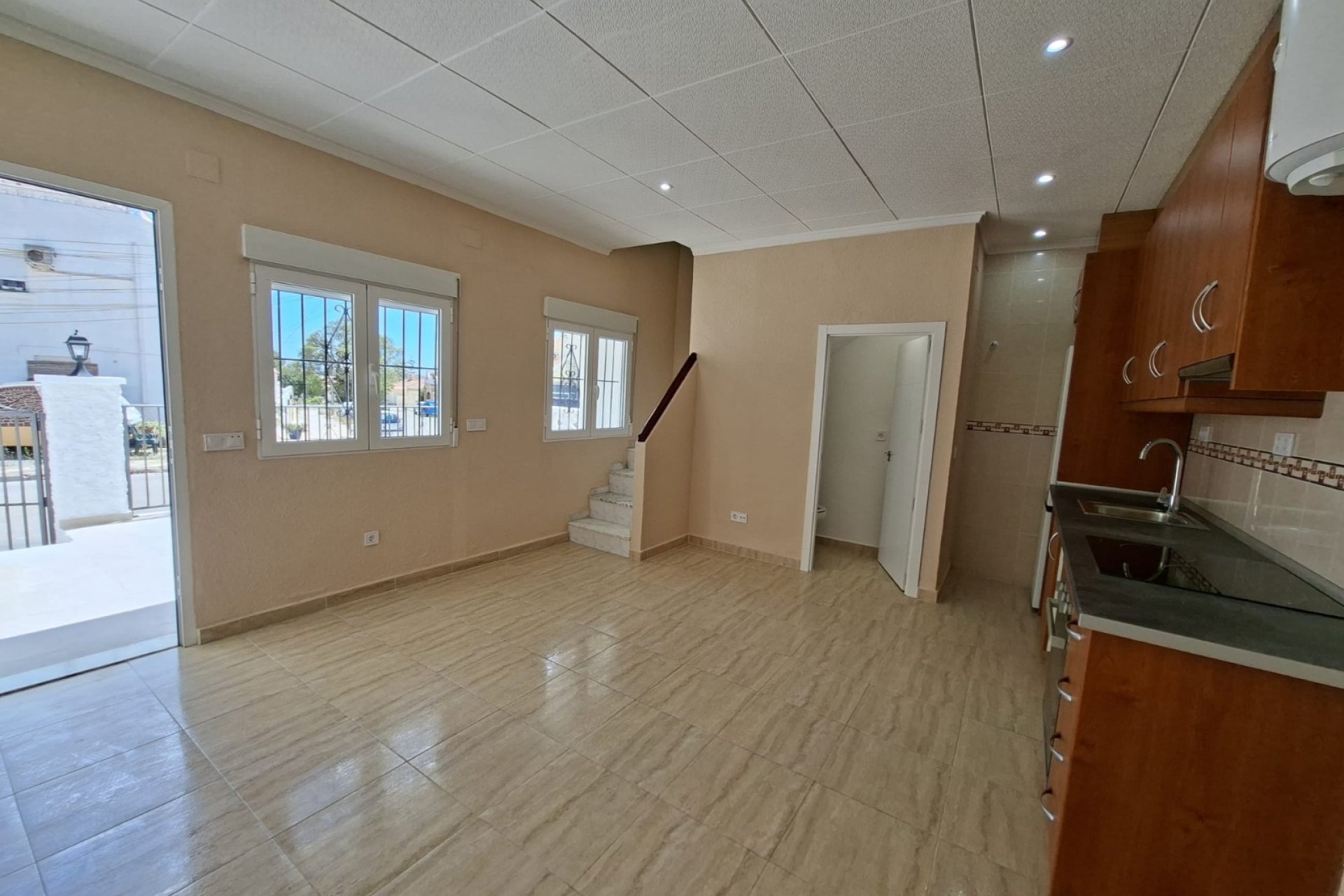 Reventa - Townhouse / Duplex - La Marina - La Marina - Urbanization