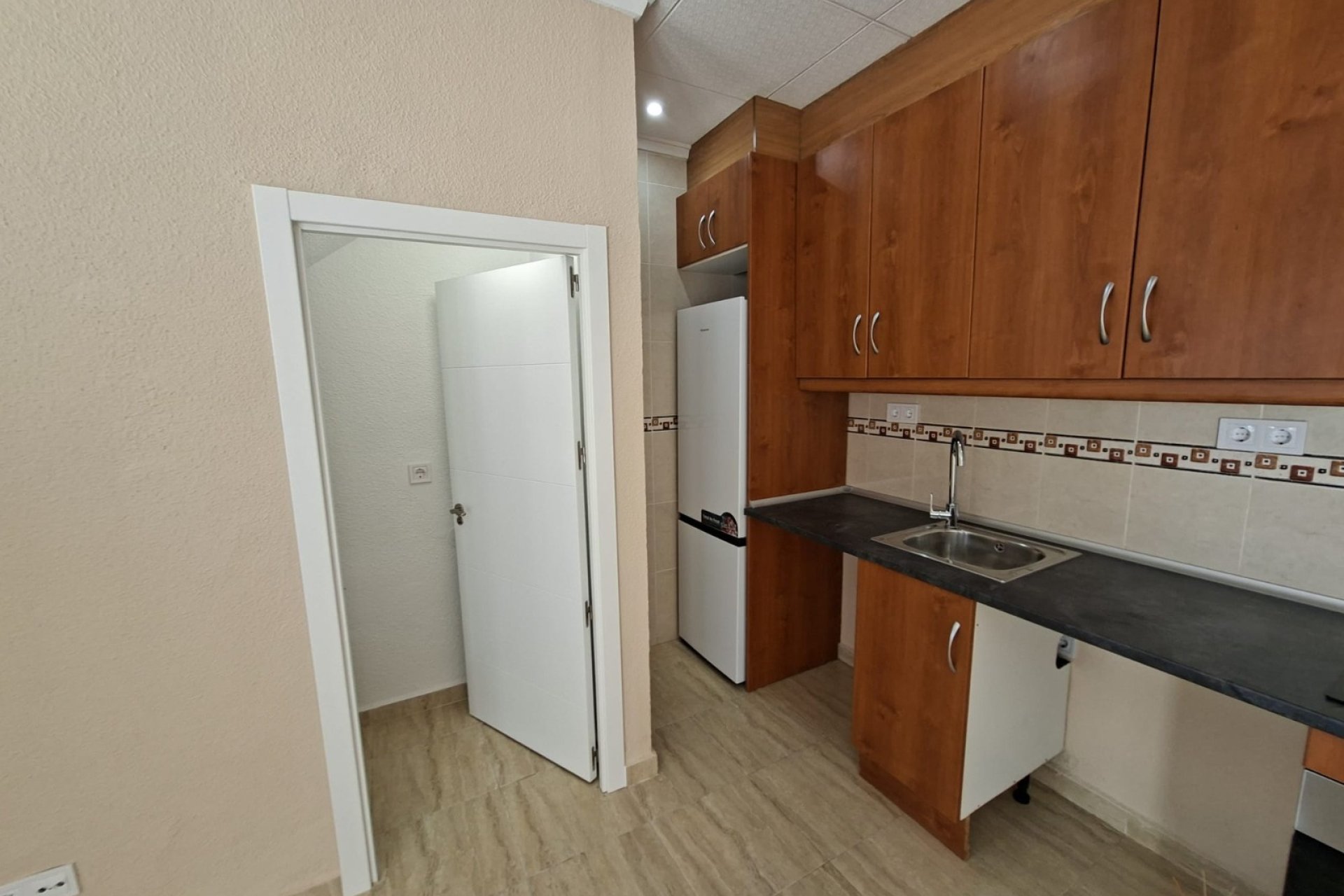 Reventa - Townhouse / Duplex - La Marina - La Marina - Urbanization