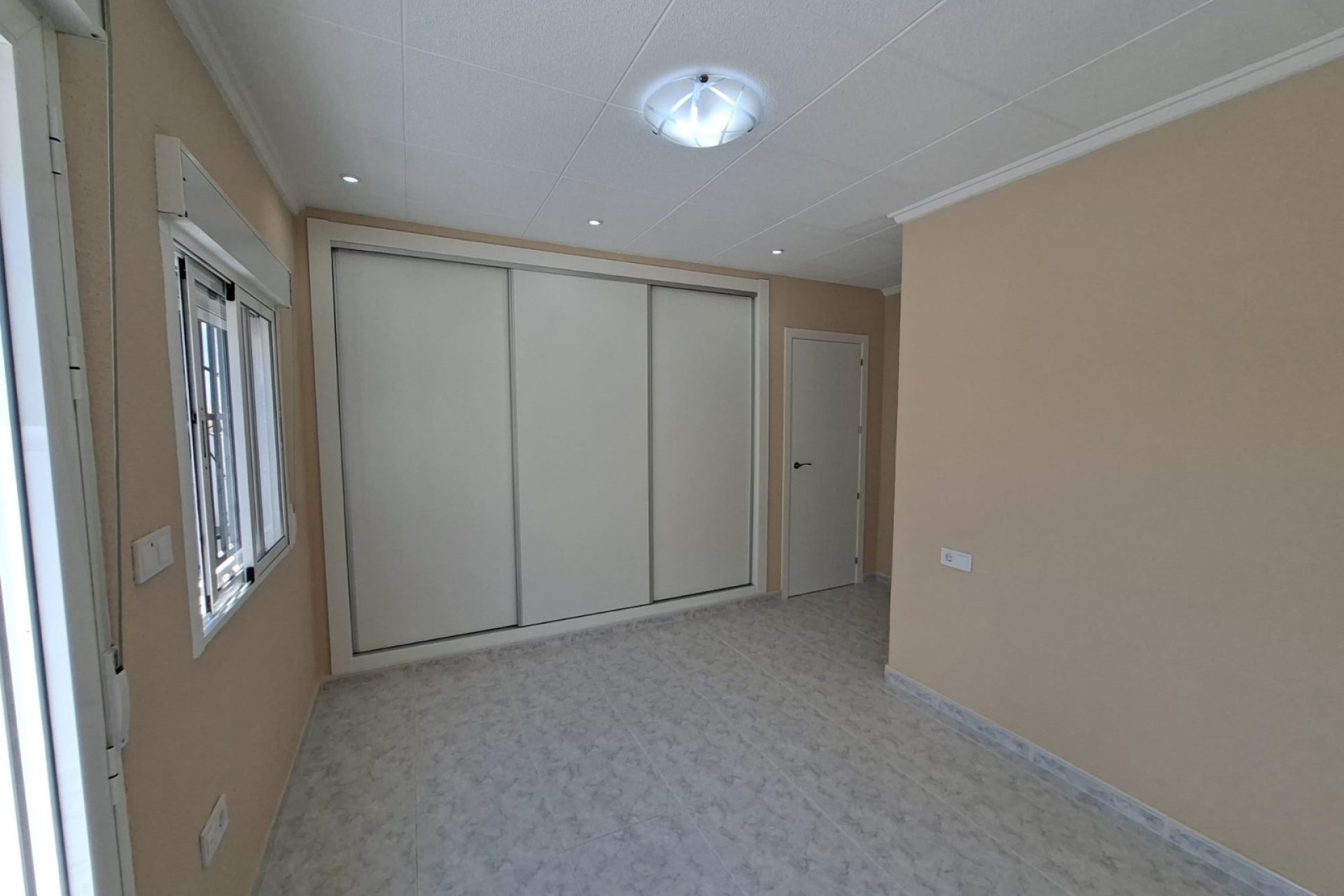 Reventa - Townhouse / Duplex - La Marina - La Marina - Urbanization