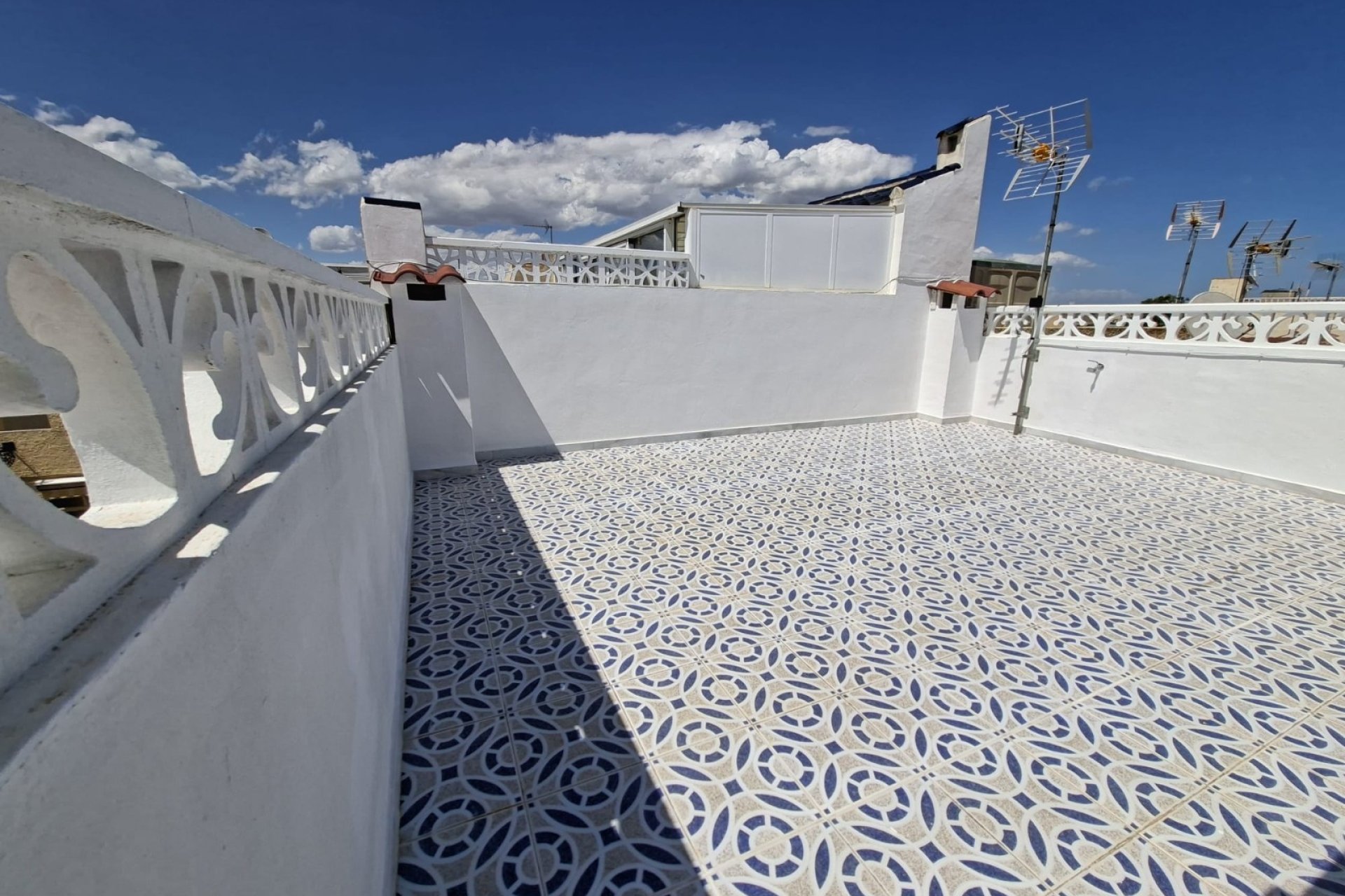 Reventa - Townhouse / Duplex - La Marina - La Marina - Urbanization