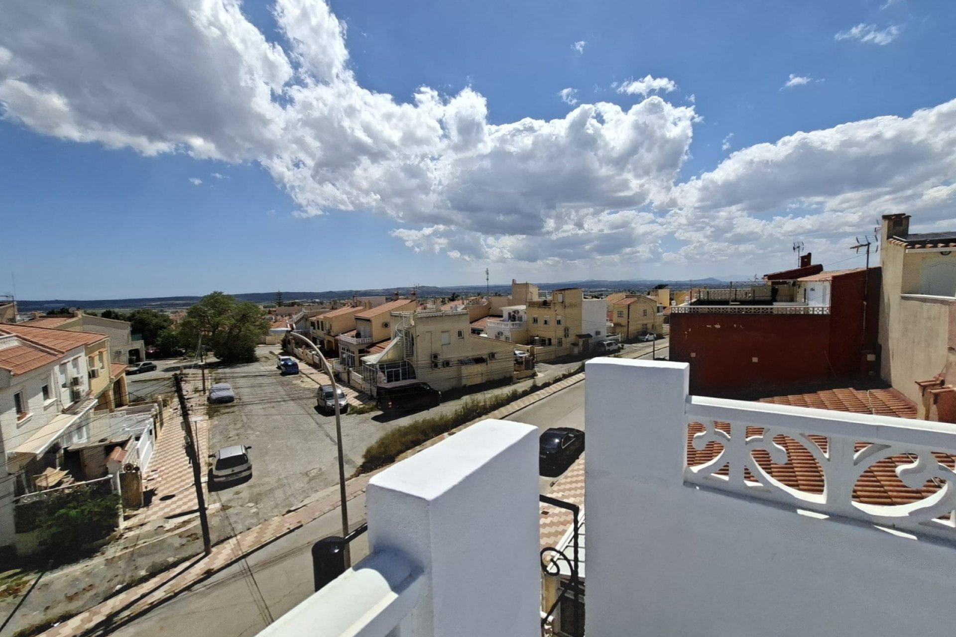 Reventa - Townhouse / Duplex - La Marina - La Marina - Urbanization