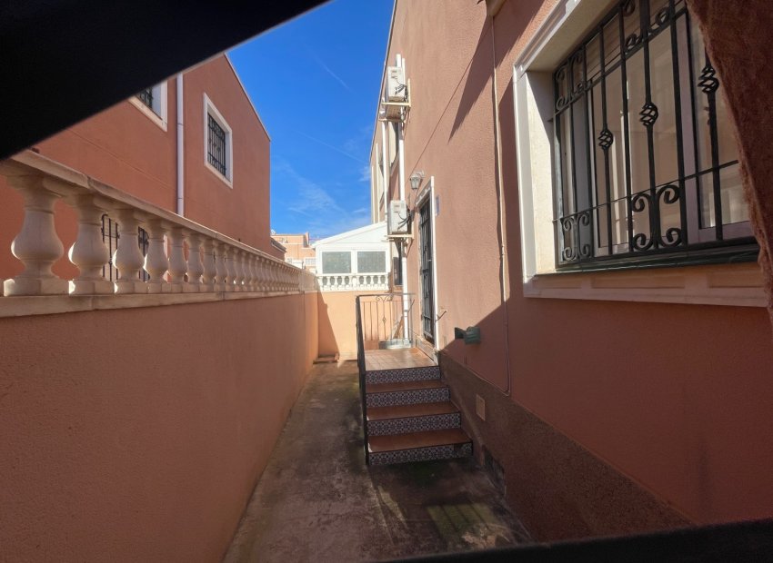 Reventa - Townhouse / Duplex - Los Montesinos - La Herrada
