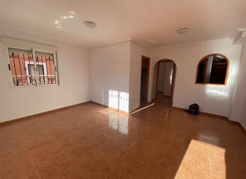 Reventa - Townhouse / Duplex - Los Montesinos - La Herrada