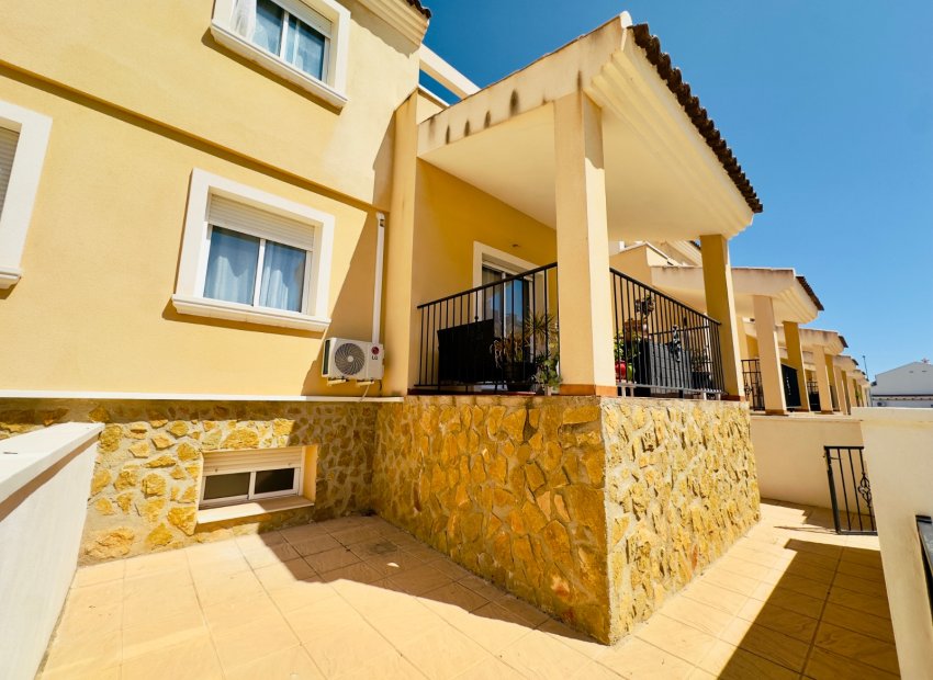 Reventa - Townhouse / Duplex - San Miguel de Salinas - Ciudad de las comunicaciones
