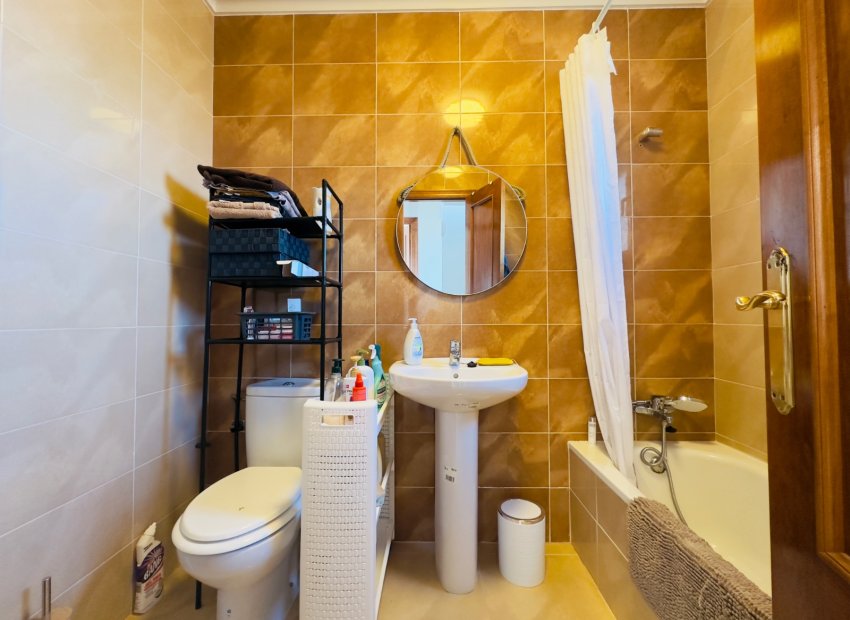 Reventa - Townhouse / Duplex - San Miguel de Salinas - Ciudad de las comunicaciones