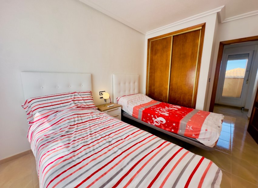 Reventa - Townhouse / Duplex - San Miguel de Salinas - Ciudad de las comunicaciones