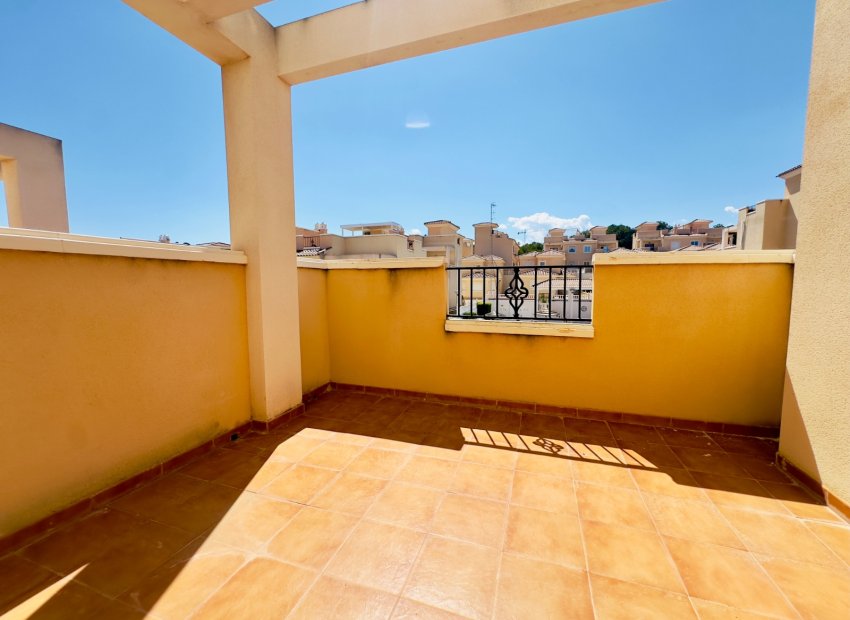 Reventa - Townhouse / Duplex - San Miguel de Salinas - Ciudad de las comunicaciones