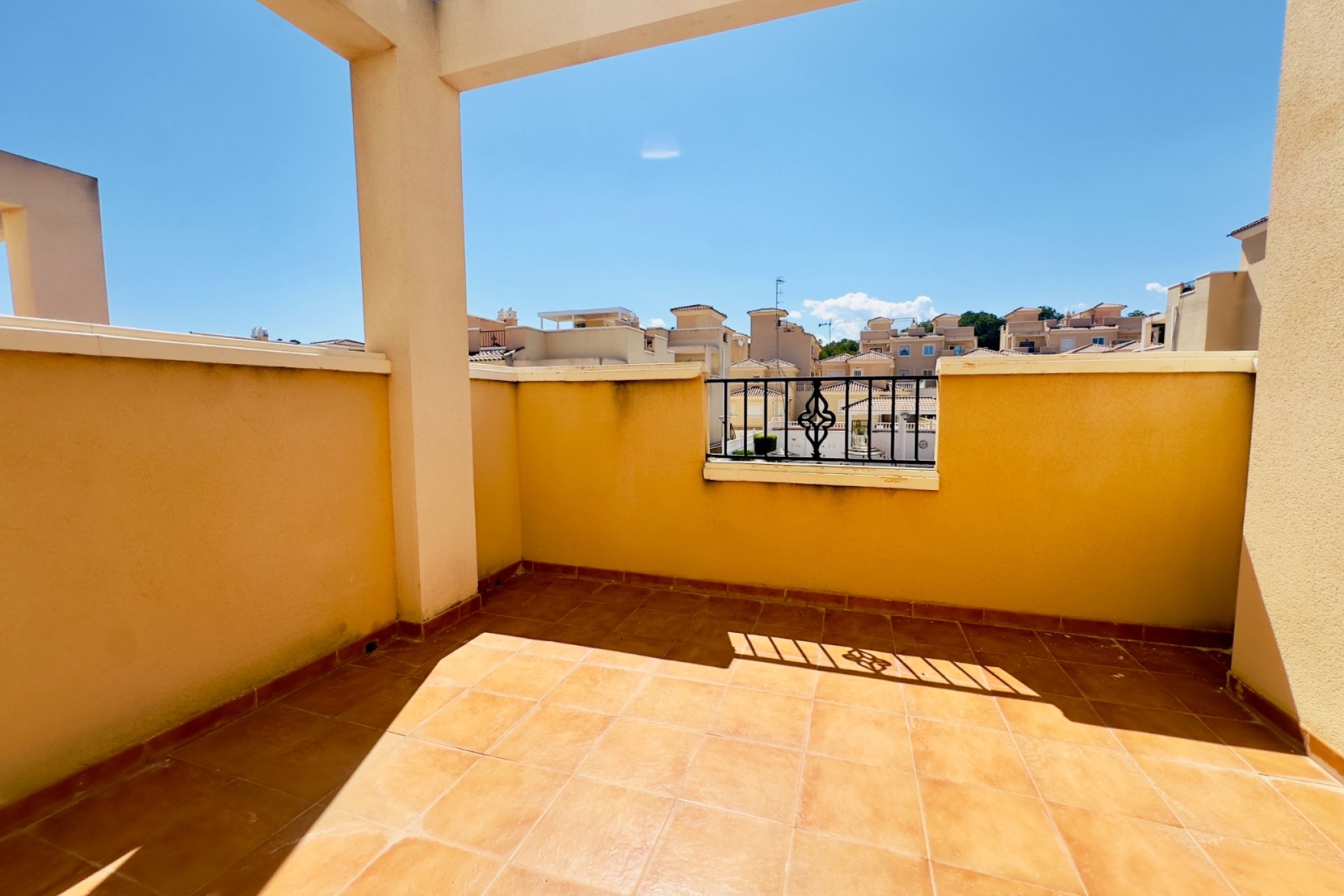 Reventa - Townhouse / Duplex - San Miguel de Salinas - Ciudad de las comunicaciones