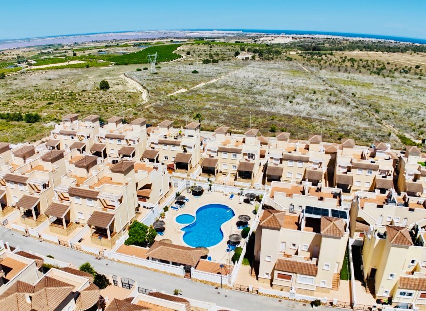 Reventa - Townhouse / Duplex - San Miguel de Salinas - Ciudad de las comunicaciones