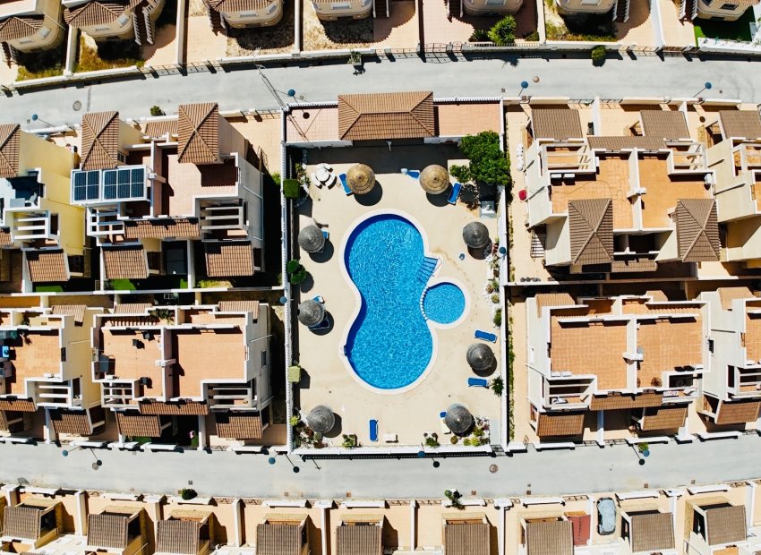 Reventa - Townhouse / Duplex - San Miguel de Salinas - Ciudad de las comunicaciones