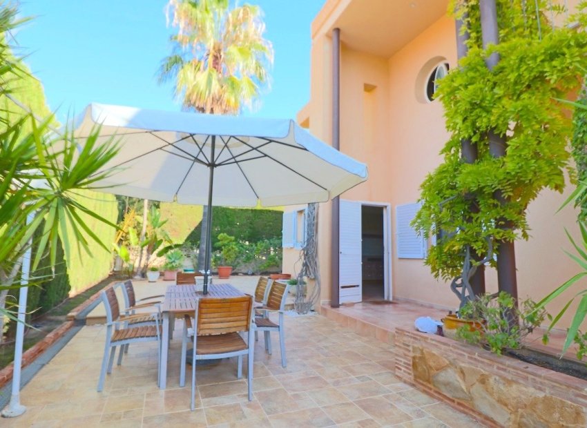 Reventa - Villa - Benidorm - Urbanizaciones