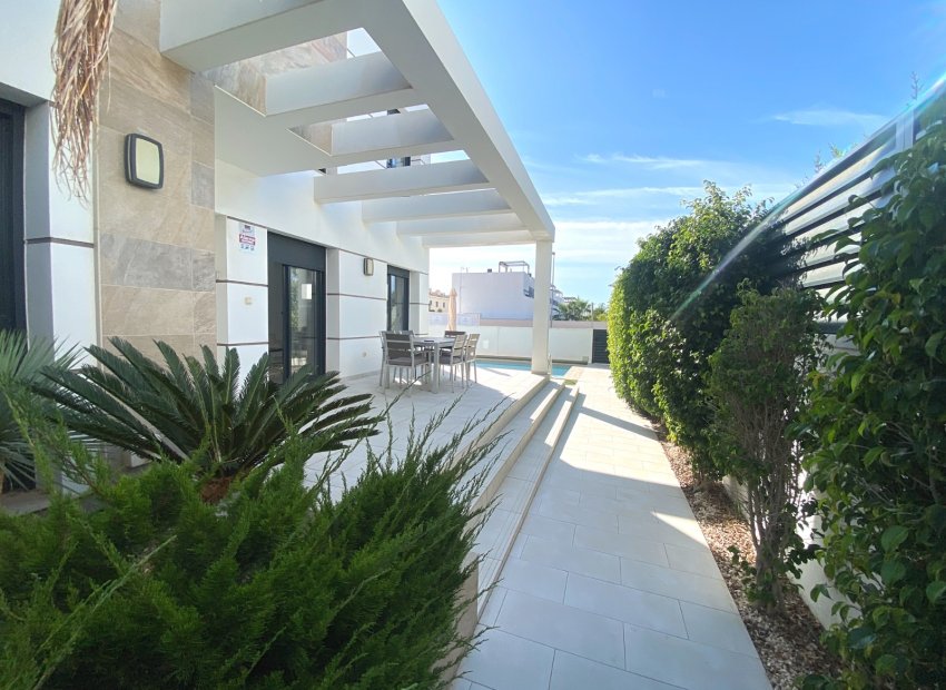 Reventa - Villa - Ciudad Quesada - Doña Pepa