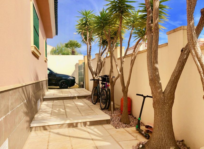 Reventa - Villa - Ciudad Quesada - La Fiesta