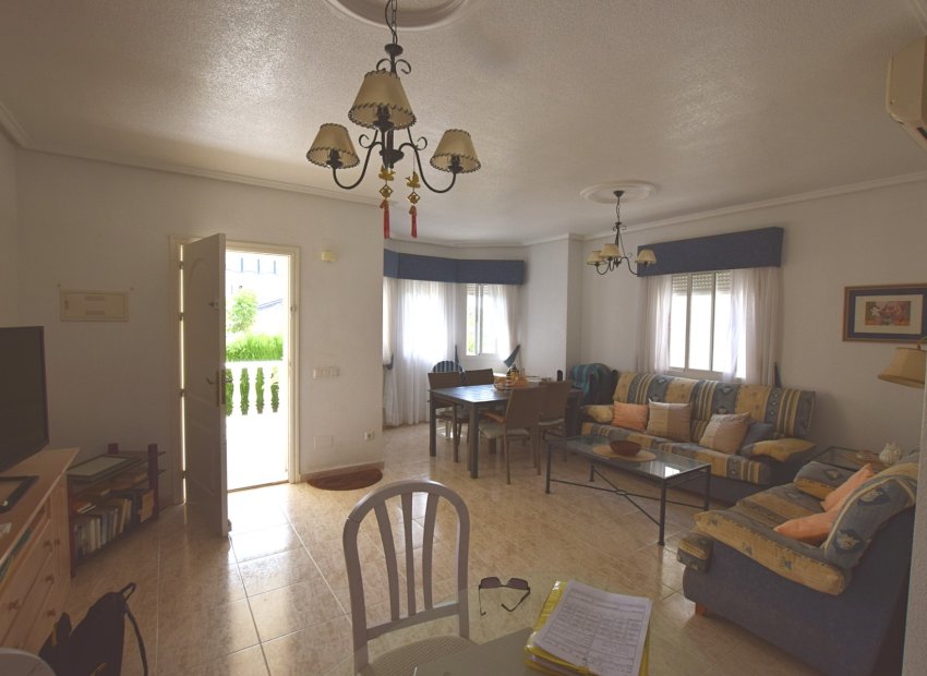 Reventa - Villa - Ciudad Quesada - La Fiesta