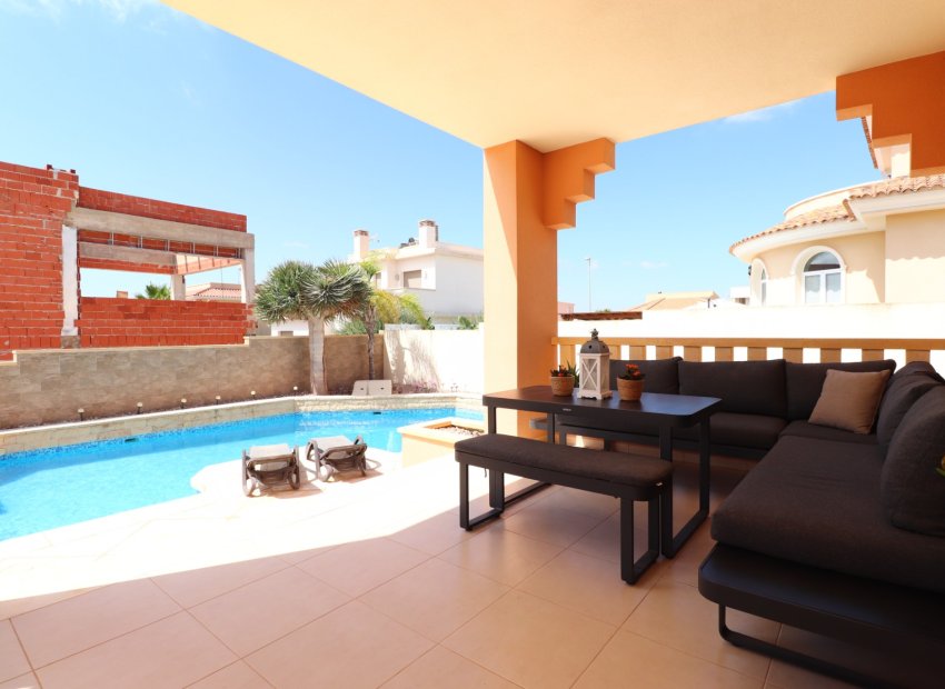 Reventa - Villa - Ciudad Quesada - La Fiesta