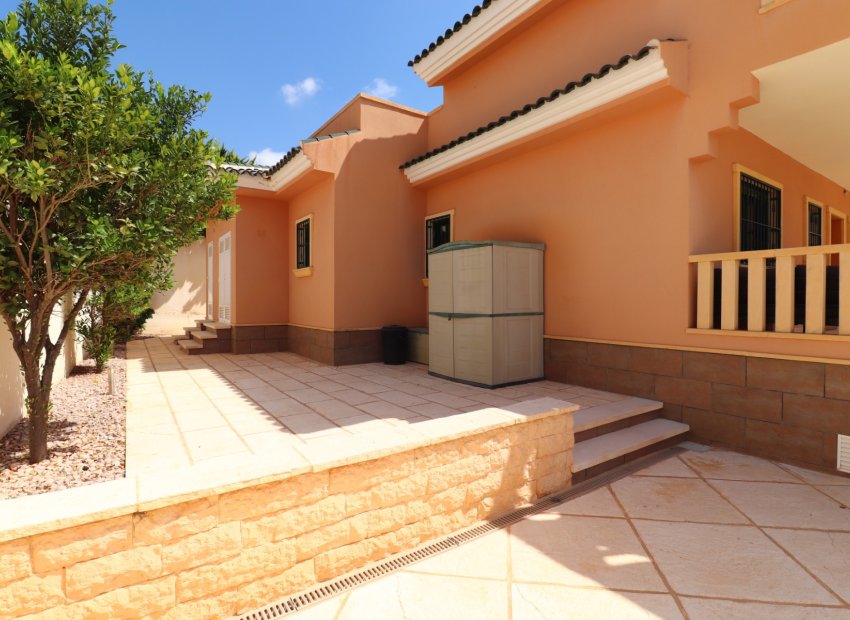 Reventa - Villa - Ciudad Quesada - La Fiesta