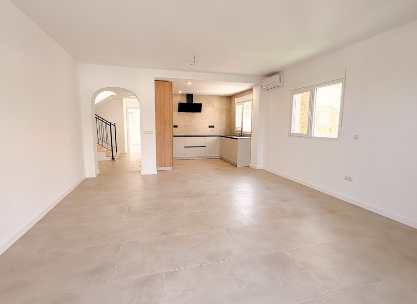 Reventa - Villa - El Campello - Pueblo Acantilado - Venta Lanuza