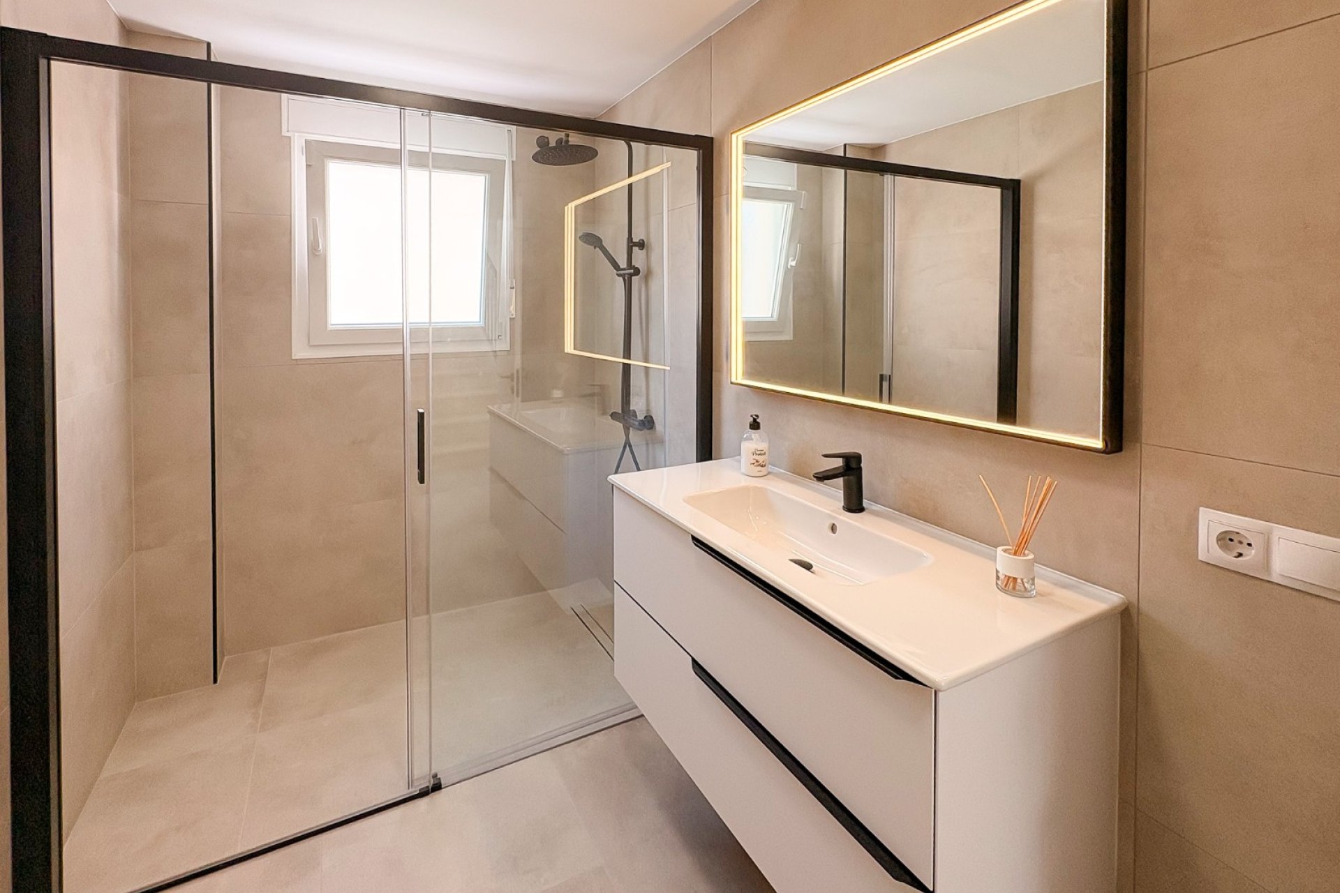 Reventa - Villa - El Campello - Pueblo Acantilado - Venta Lanuza