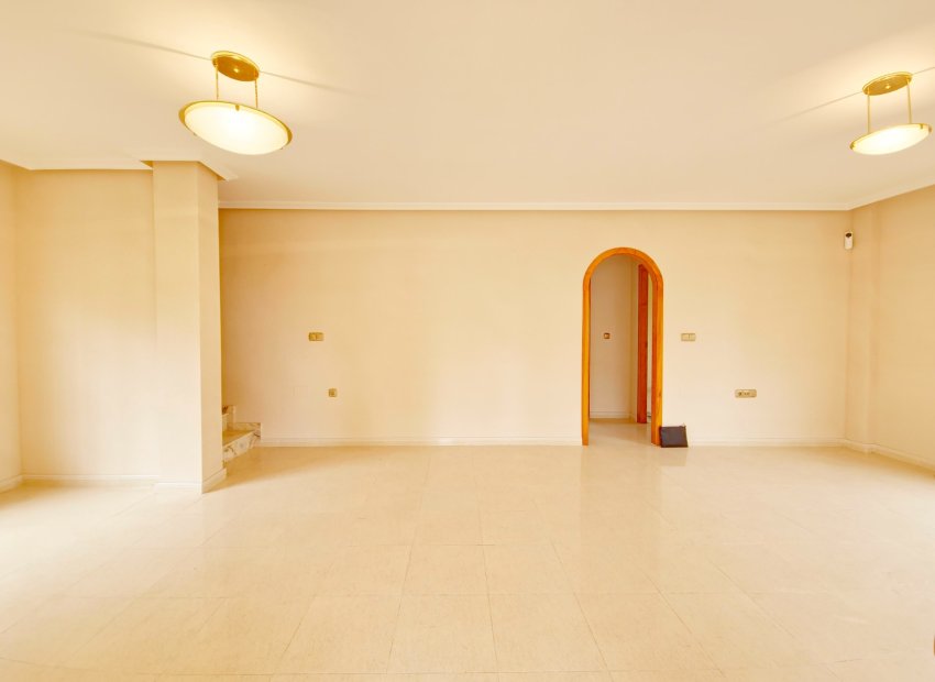 Reventa - Villa - Elche - La Marina