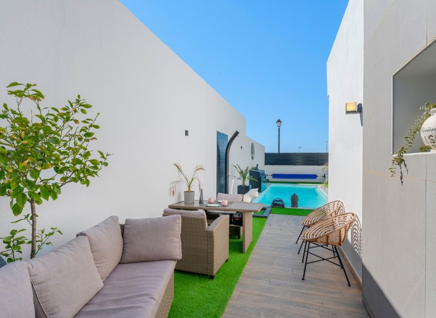 Reventa - Villa - Fortuna - Urbanizacion Las Kalendas